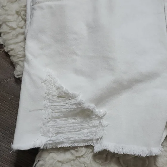 Entro Distressed White Denim Overall Shorts - Picture 6 of 12